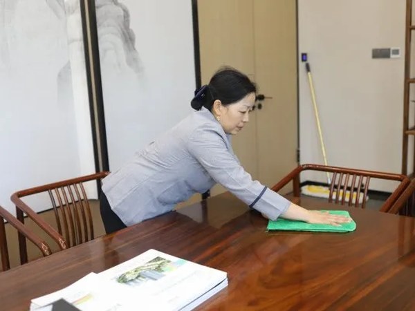 中山物业保洁外包利弊分析及选择指南